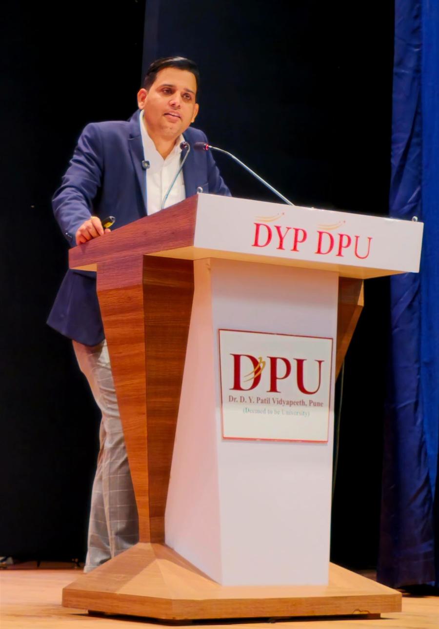 Shammi Prabhakar delivering a keynote at D Y Patil DPU